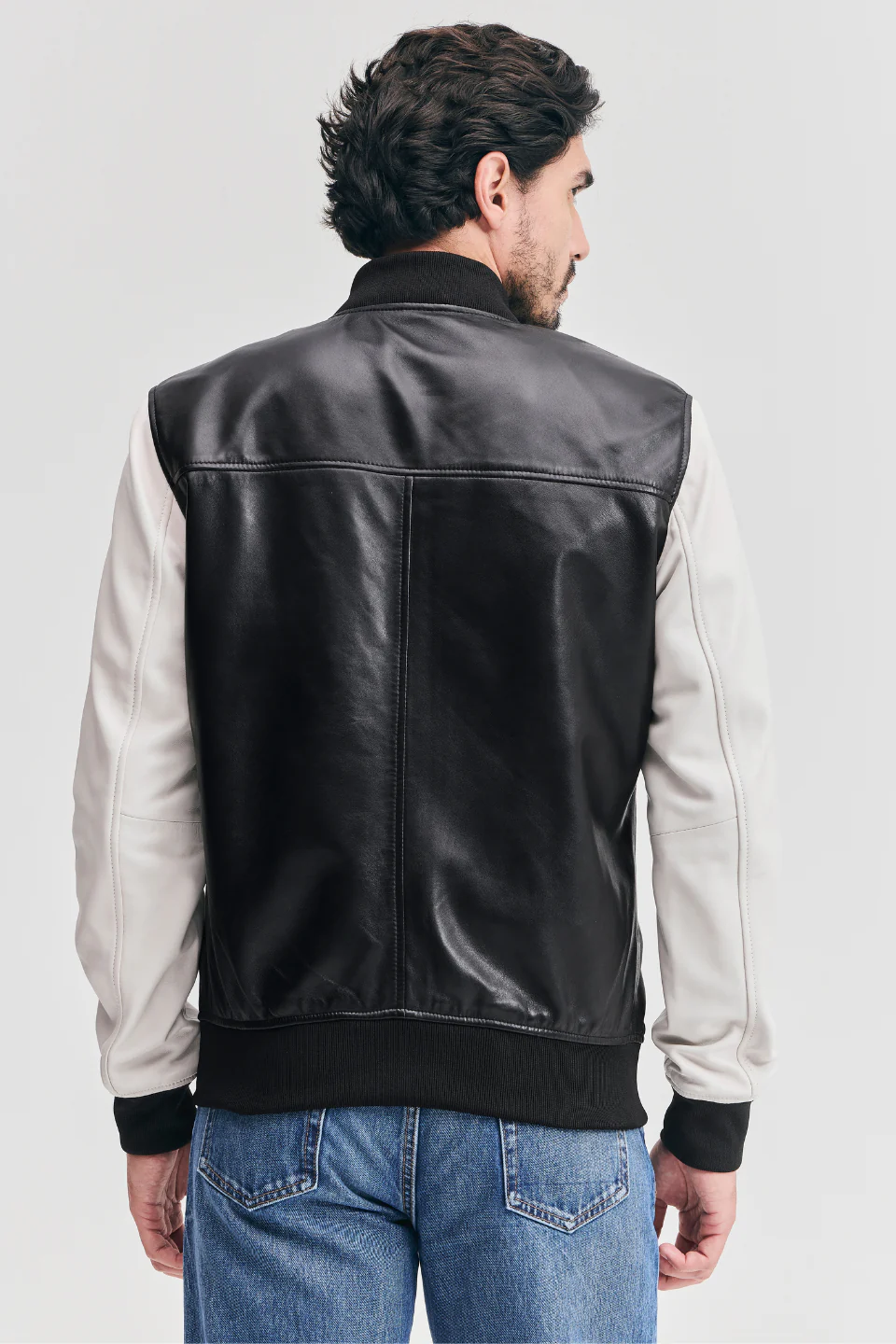 ARI BOMBER - Image 3