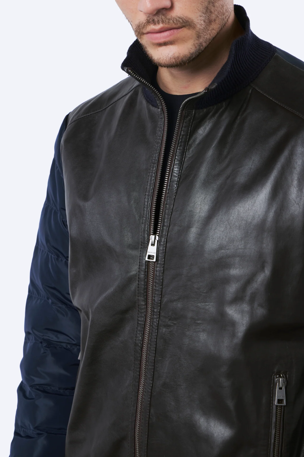 DEREK - Image 5