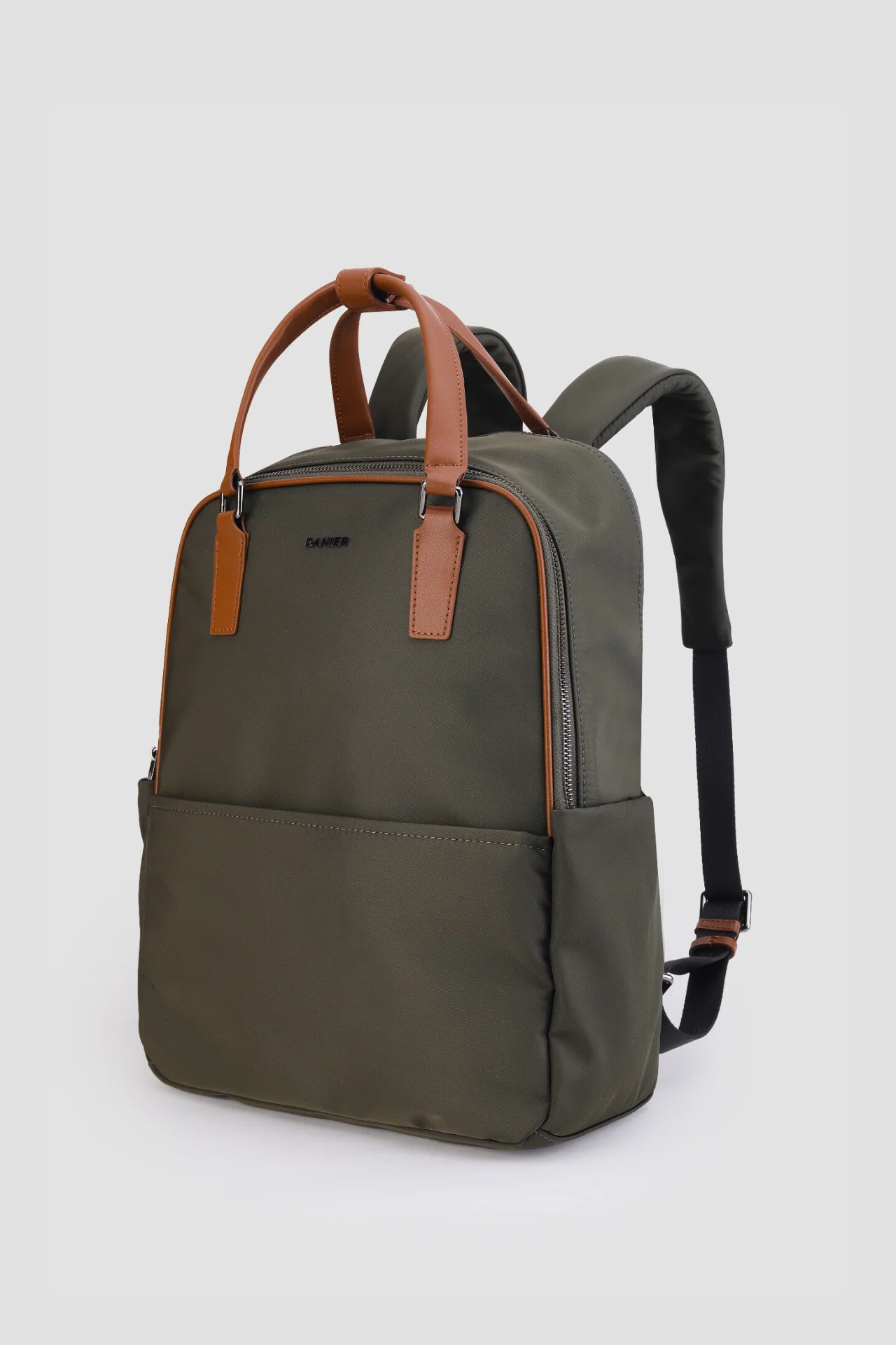 TRAVELPRO BACKPACK - Image 4