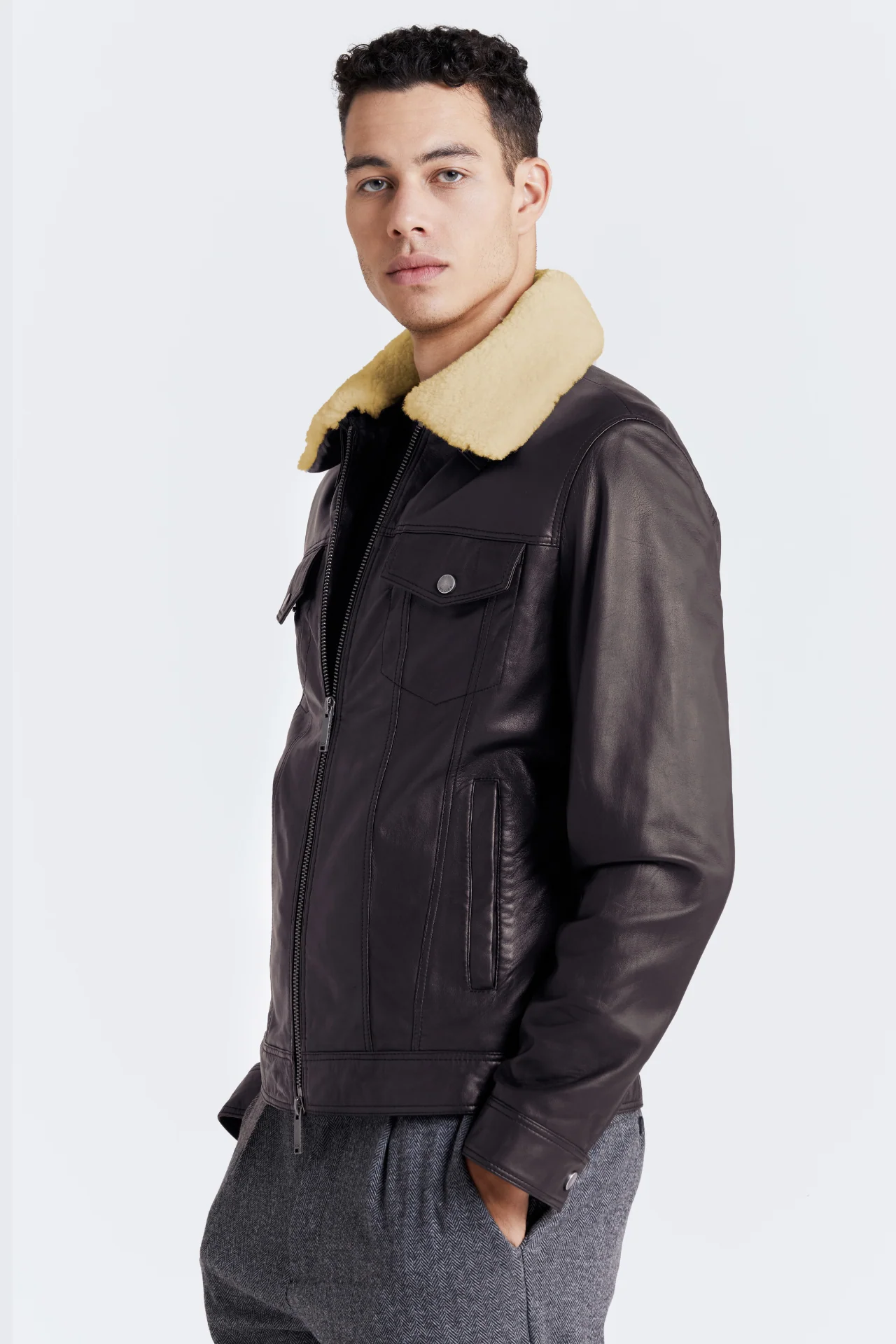 SAMUEL - Image 3